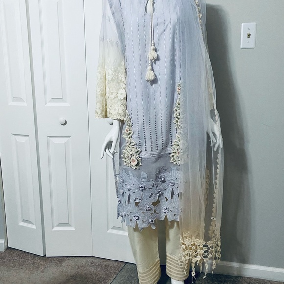 Dresses - Picture 6 of 8